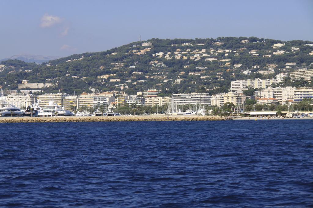 Croisette 81 Hotel Кан Стая снимка