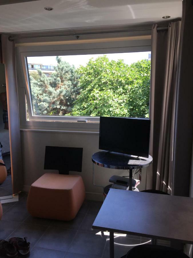 Croisette 81 Hotel Кан Екстериор снимка